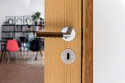 Kastrup dörrhandtag / dörrtrycke - Rostfritt stål / lindat brunt läder - Beslag Design